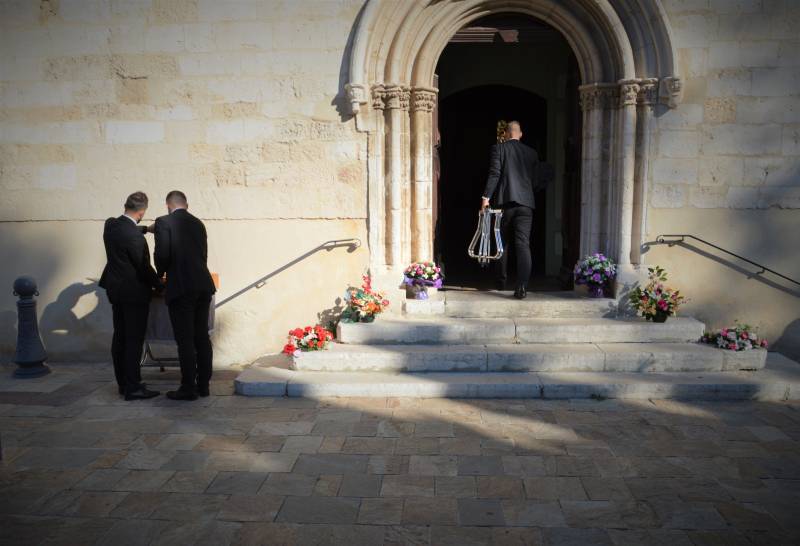 Cérémonie Civile ou Religieuse avant l'inhumation ou la crémation de votre proche à Gardanne (13)