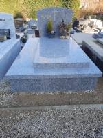 Agence funéraire Colombe -  Réalisation gravure personnalisée sur plaque de marbre durable pour usage funéraire à Aix-en-Provence 13100