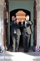 Agence funéraire Colombe -  Organiser une cérémonie laïque pour l'enterrement d'une personne âgée à Bouc-Bel-Air